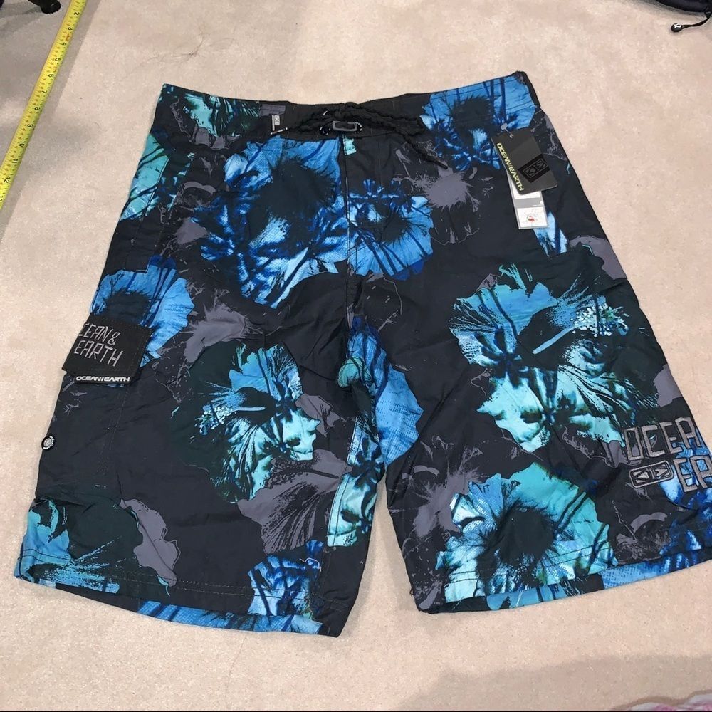 New Ocean Earth Men Shorts Size Medium